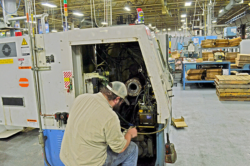 Industrial Machine Mechanic working on equipment in Nacogdoches TX manufacturing plant