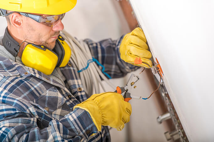 Electrician apprenticeship for wire installation career